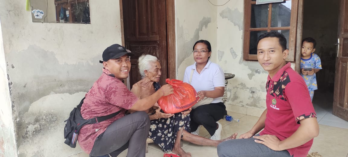 BANTUAN SEMBAKO BAGI LANSIA KURANG MAMPU